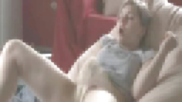 Female wrestler punishes rival in the empty locker room